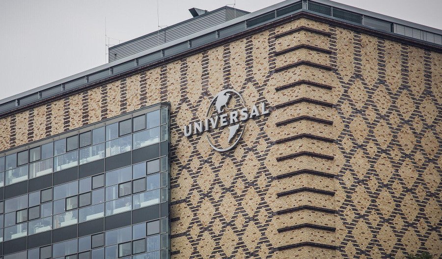 Universal Music Group's revenue up, streaming sinks