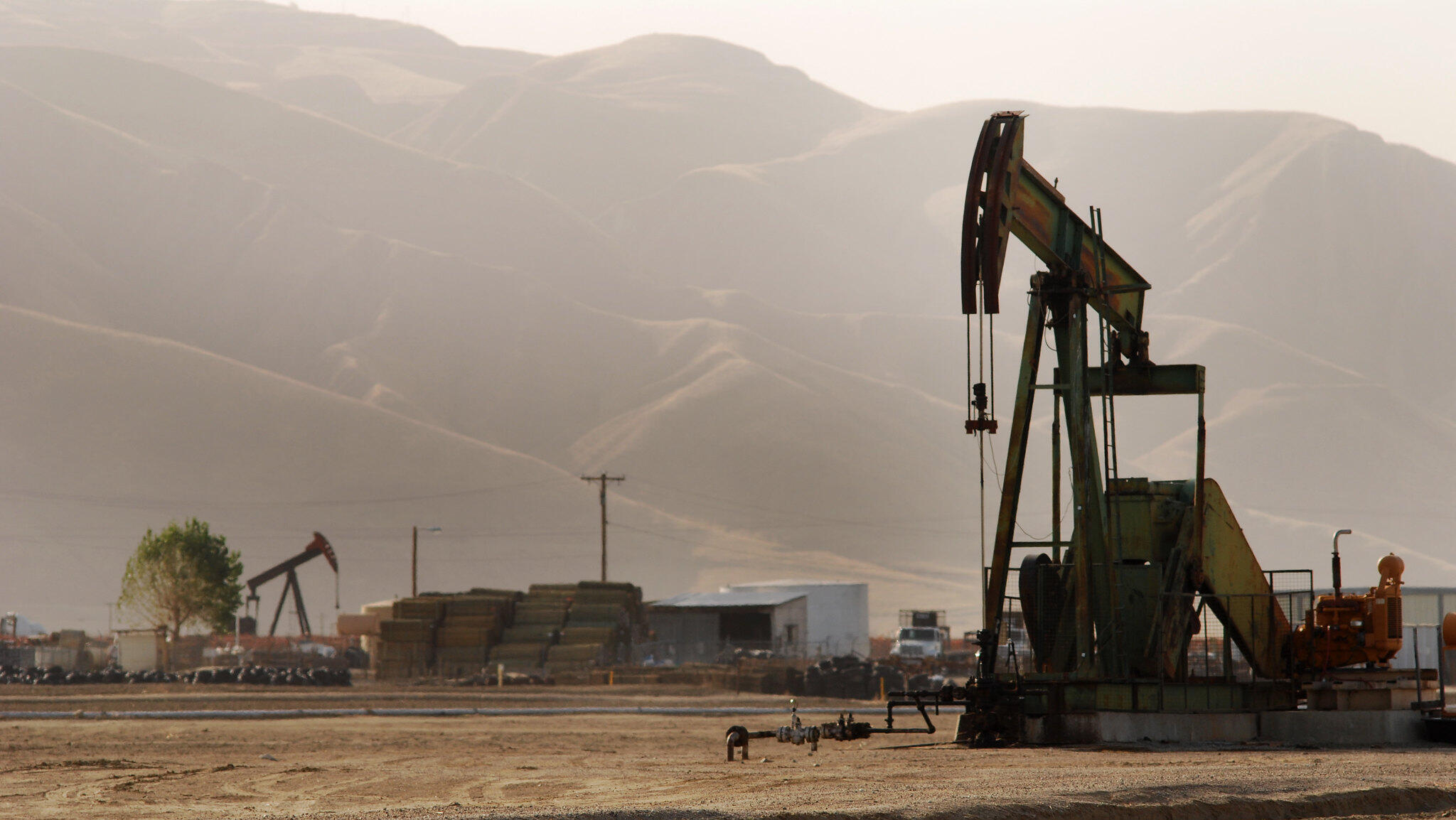 Markets: Oil prices trade up; tariff concerns monitored