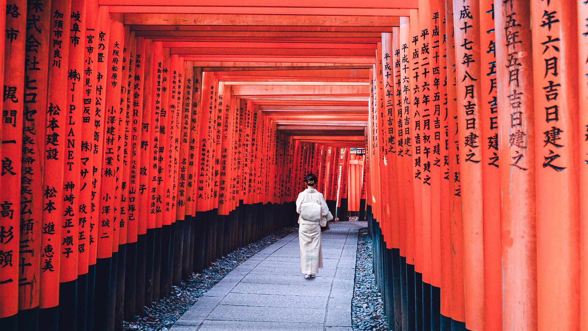 Buffett boosts stake in Japanese trading houses