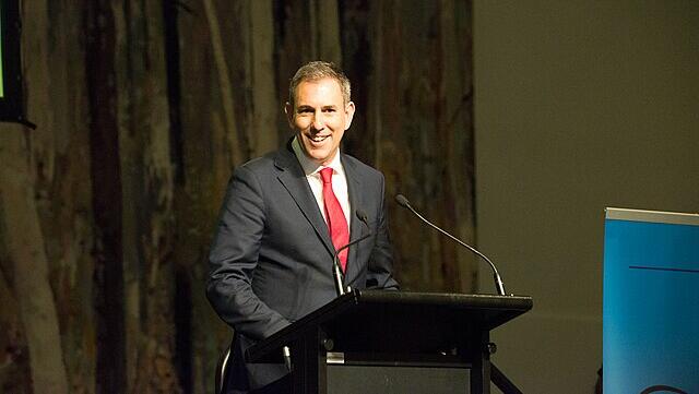 Australian Government urged to revive private sector