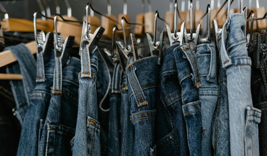 Jeanswest collapses; 90 stores, hundreds of jobs lost