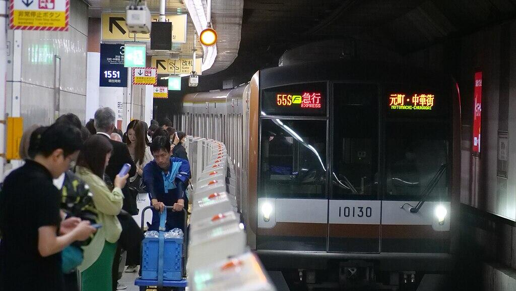 Asian markets mostly higher; Tokyo Metro's IPO soars