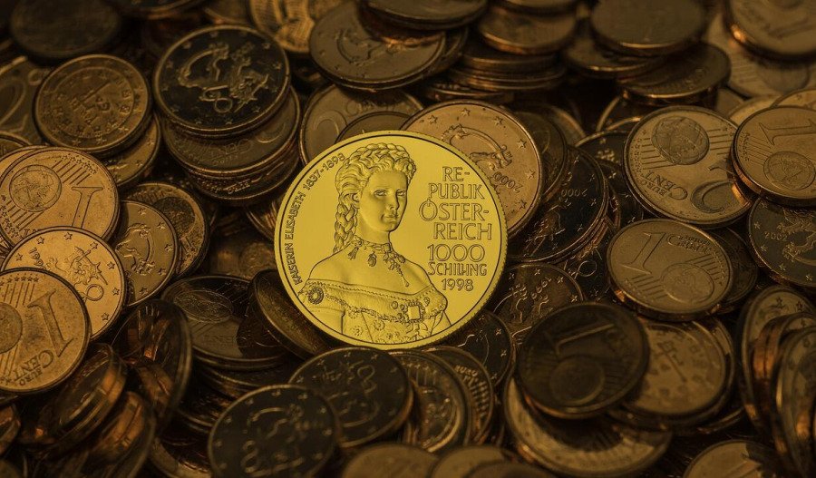 Gold reclaims US$3,000 amid heightened trade war fears