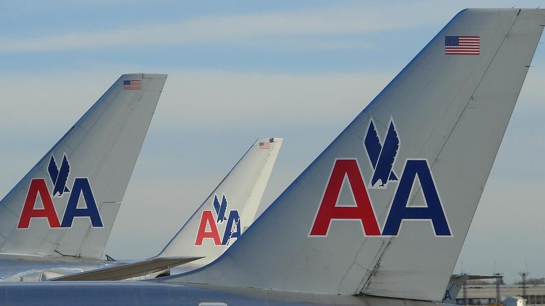 American Airlines raises outlook after Q3 loss