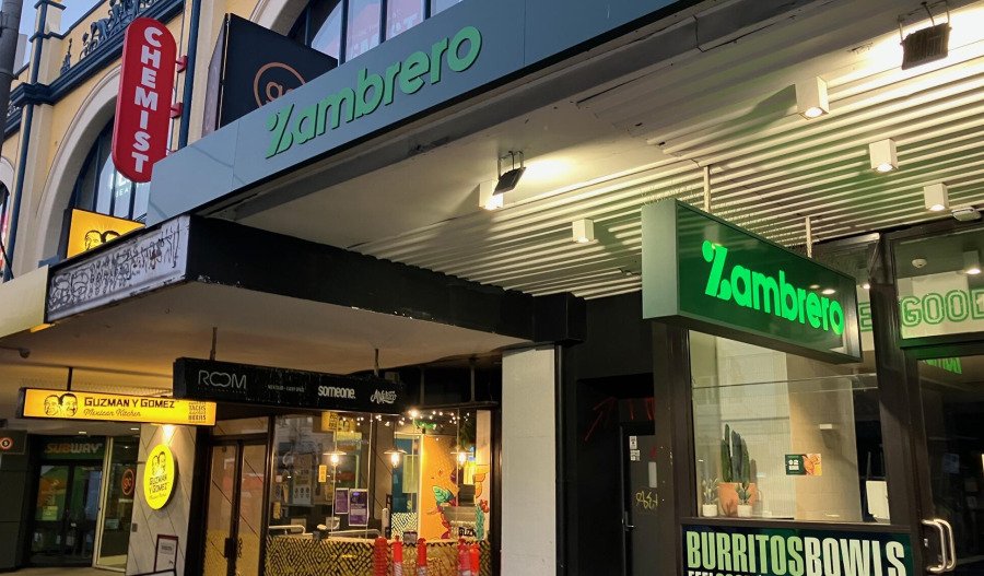 Fast-food outlets fight for space in Mexican stand-off
