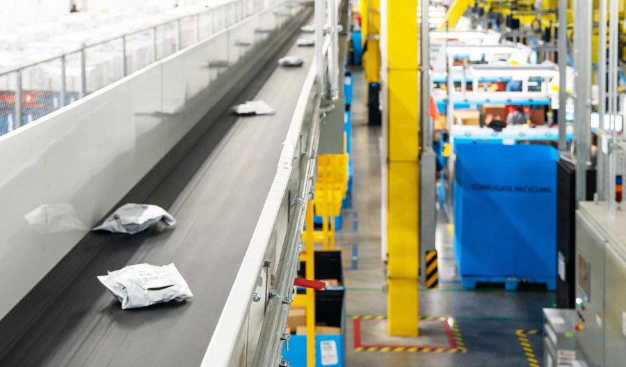 Sales up over forecasts, yet Amazon warns of tariff hits