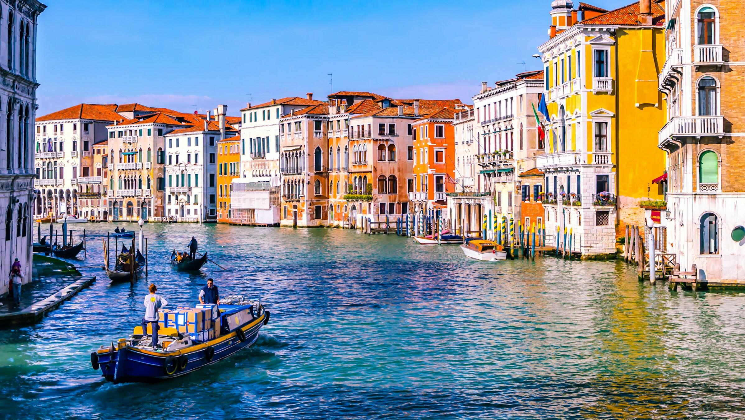 Venice expand its entry fee to combat overtourism