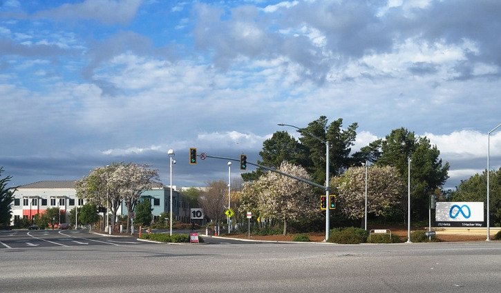 Meta Platforms wins lawsuit over Apple privacy changes; Sandberg disclosures