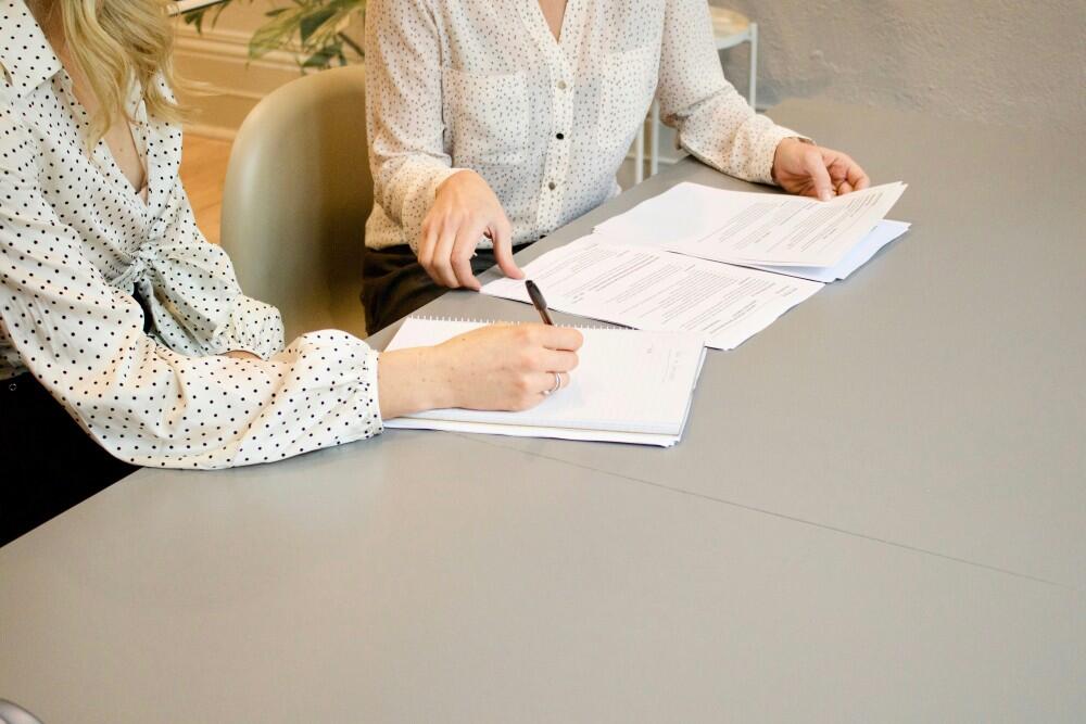 Investor giving advice