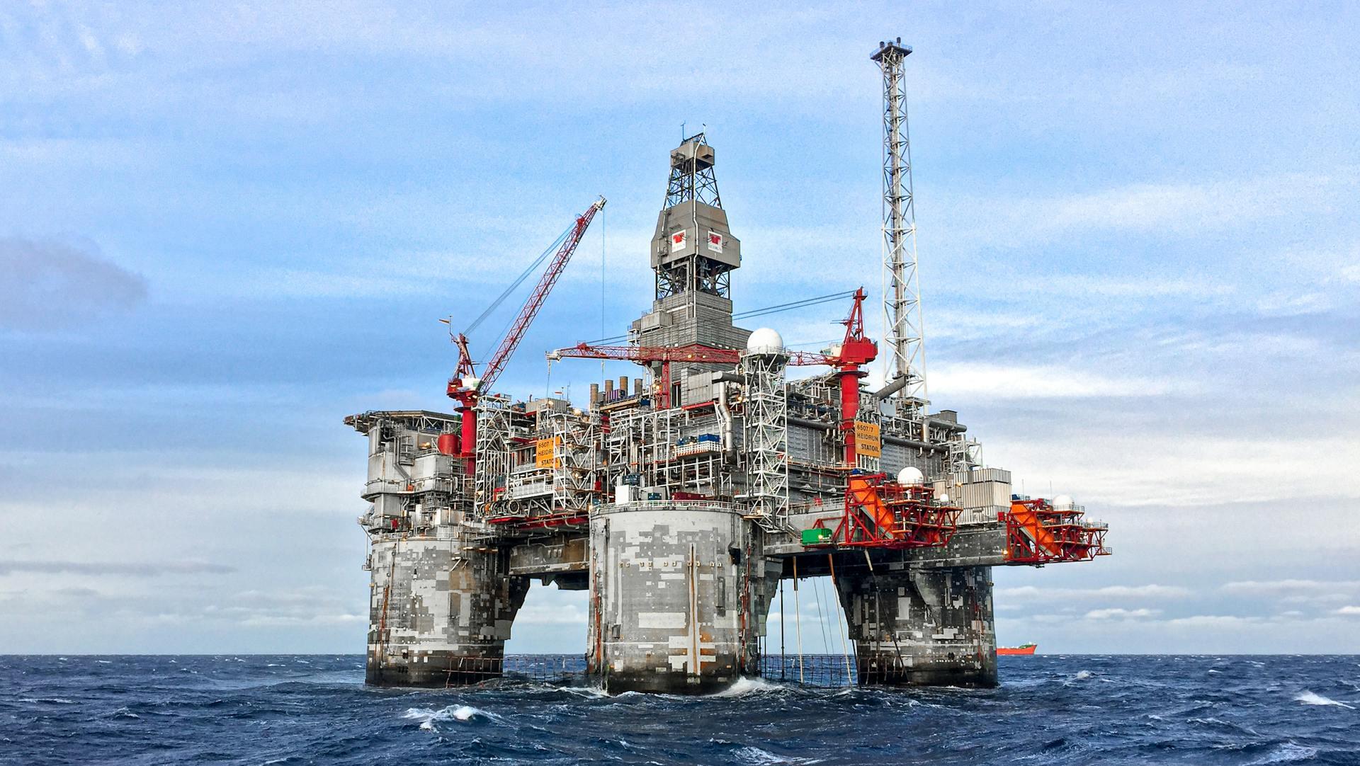 Oil rises; traders optimistic on US-China negotiations