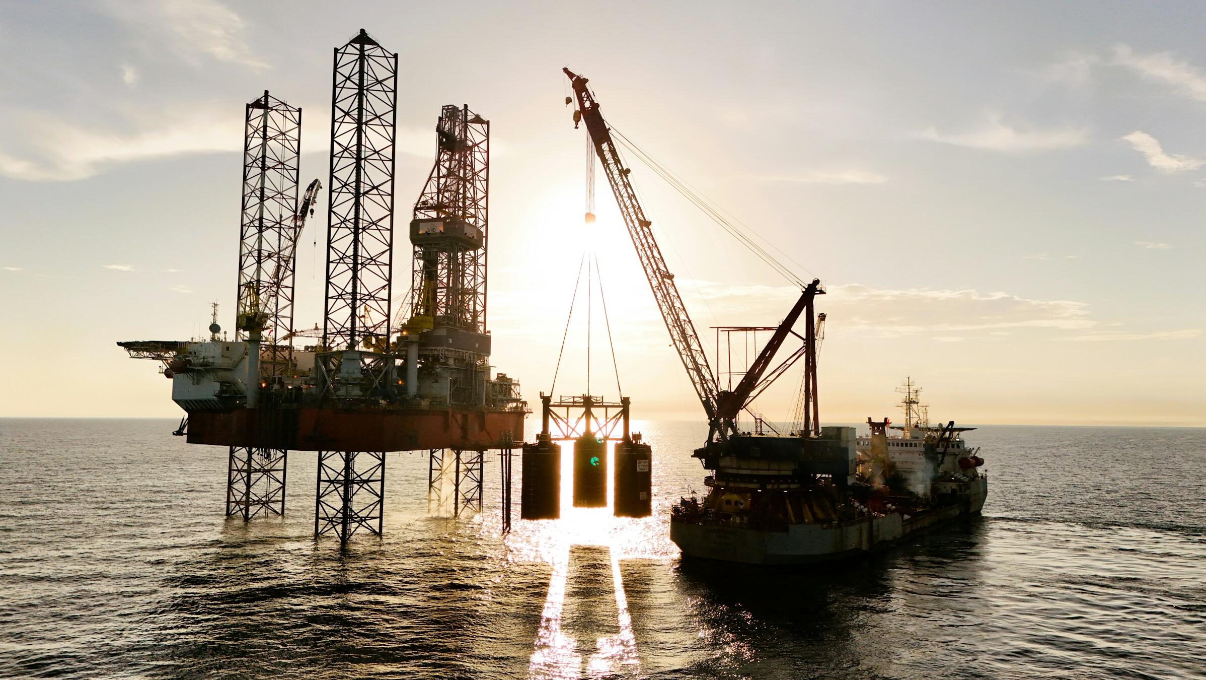 Oil rises on fears Middle East conflict may escalate