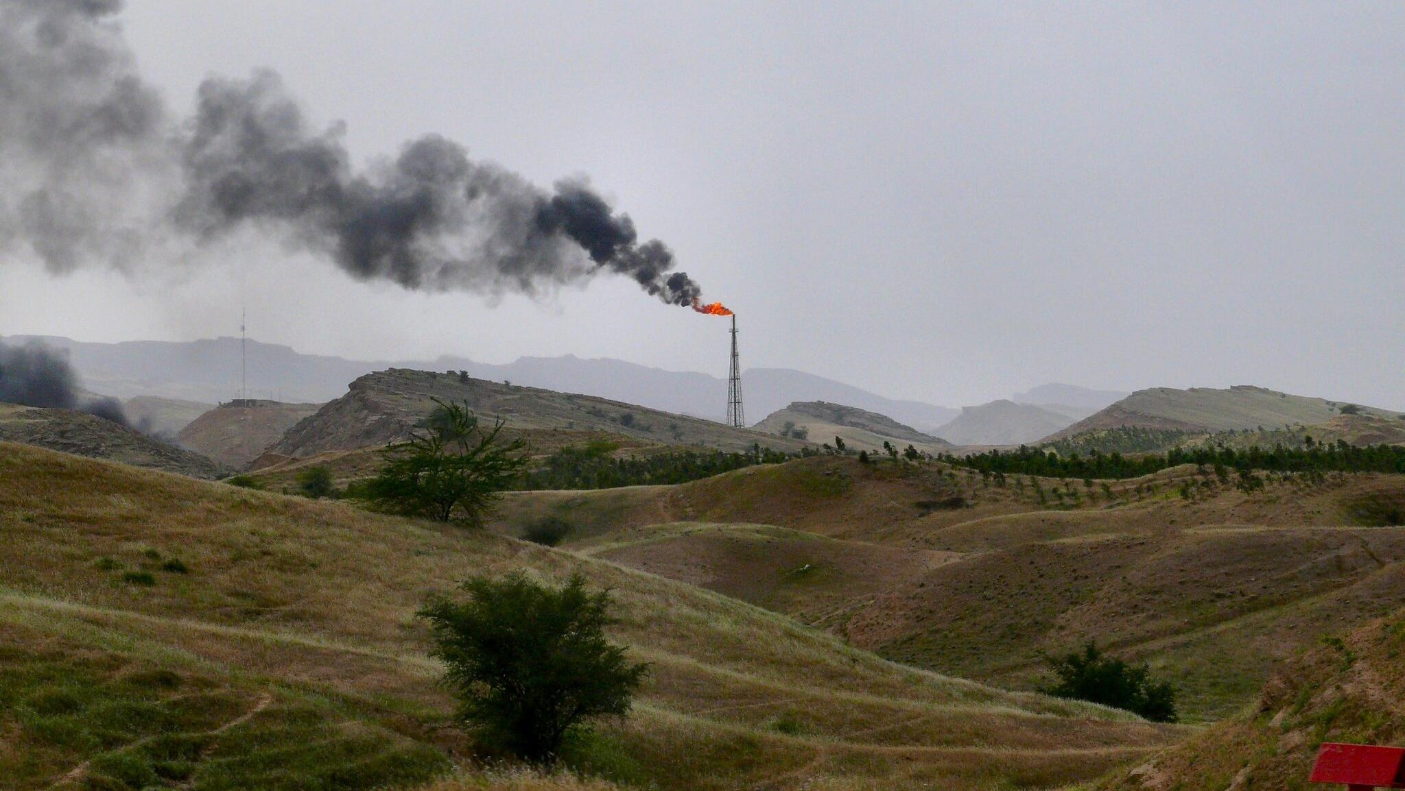 Oil below 5mth highs; Iran-Israel conflict continues
