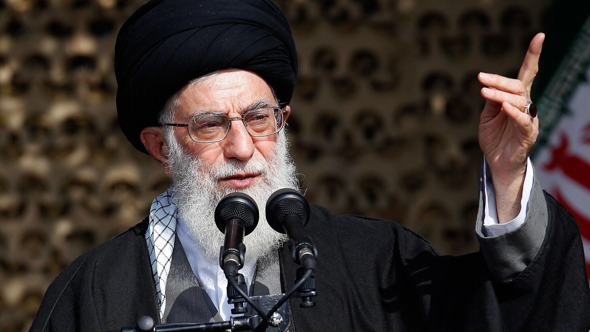 Middle East: Khamenei warns of 'irreparable damage'