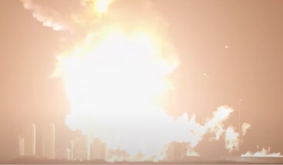 SpaceX Starship explodes on routine test flight