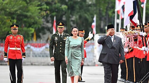 Thailand's Prime Minister blocks Cambodian border