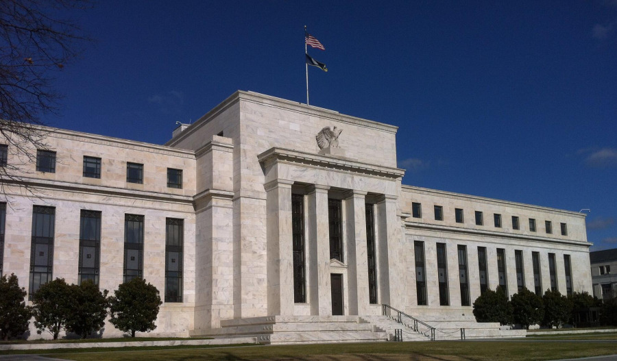 Fed officials increasingly divergent on rate cut timing