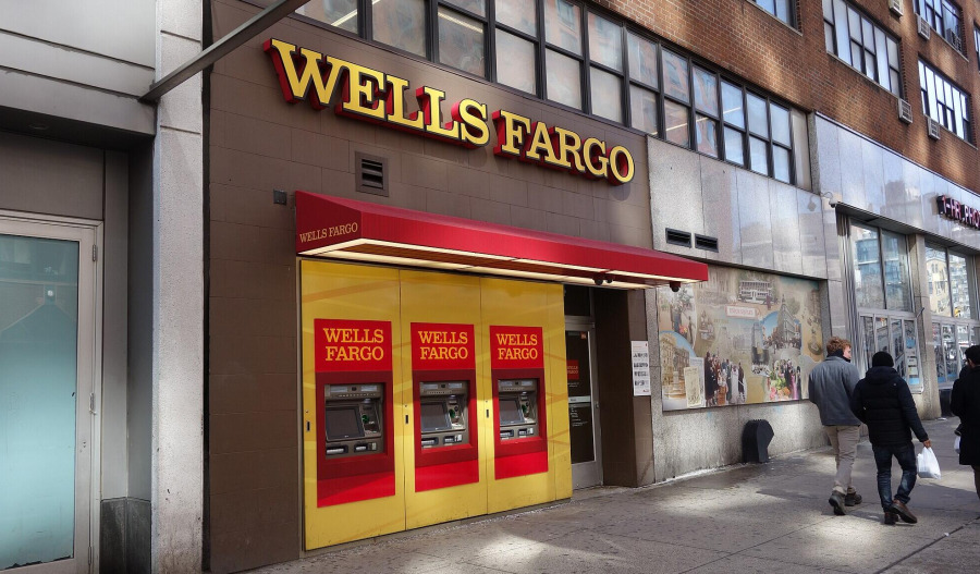 Wells Fargo beats earnings estimates, cuts guidance