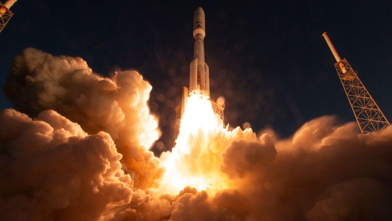 Amazon teams with SpaceX to launch internet satellites