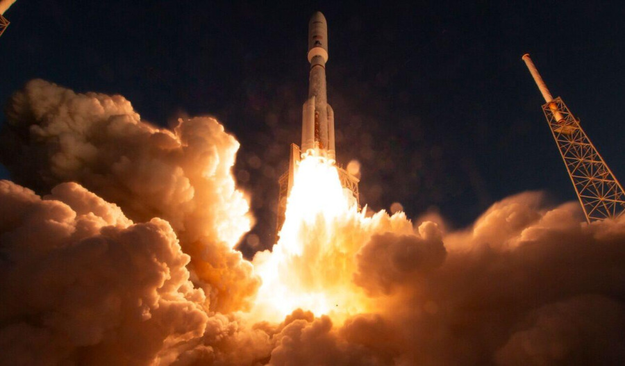 Amazon teams with SpaceX to launch internet satellites