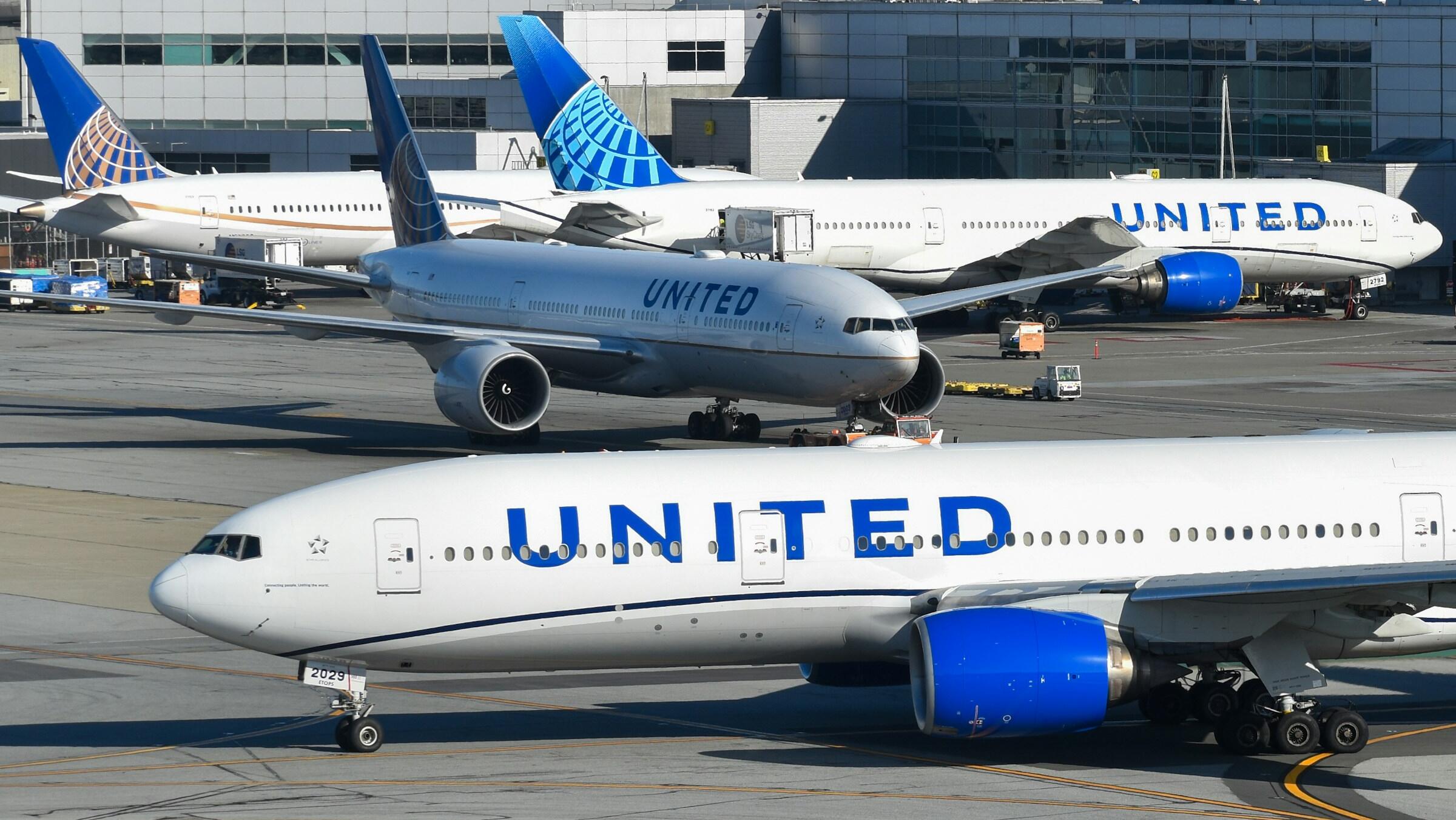 United Airlines shifts 2025 profit target amid headwinds