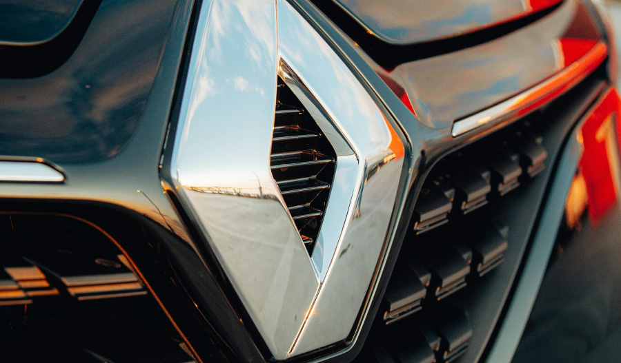 Renault slumps as French automaker cuts outlook