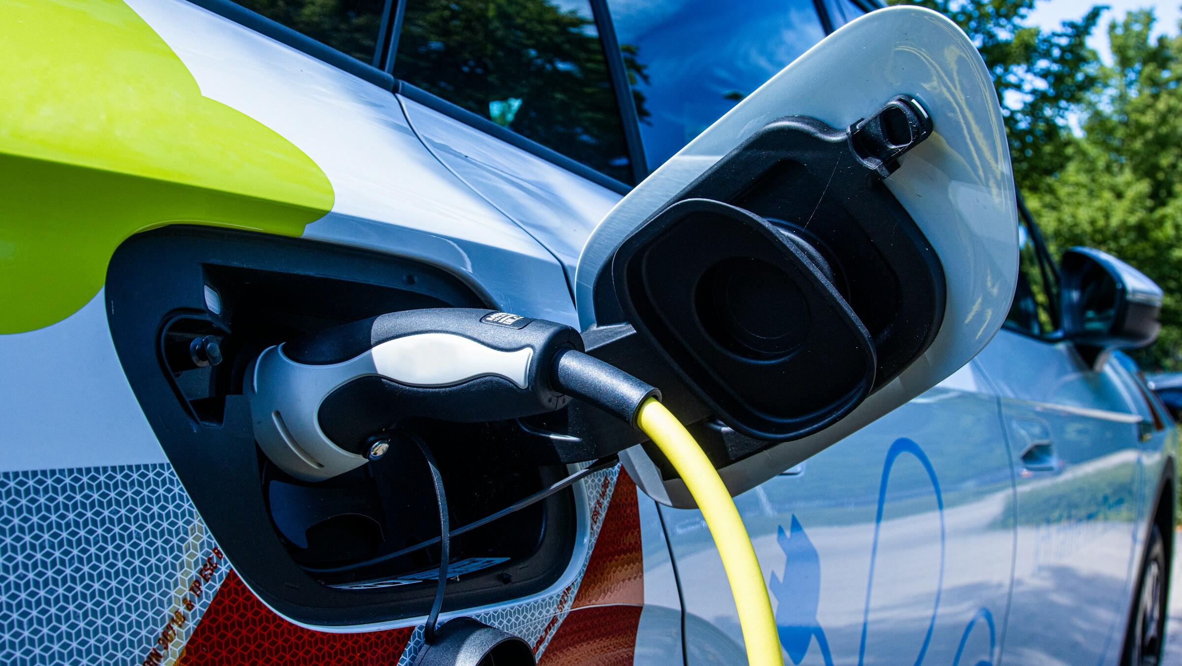 Rest of world powers ahead on EVs, US still idling
