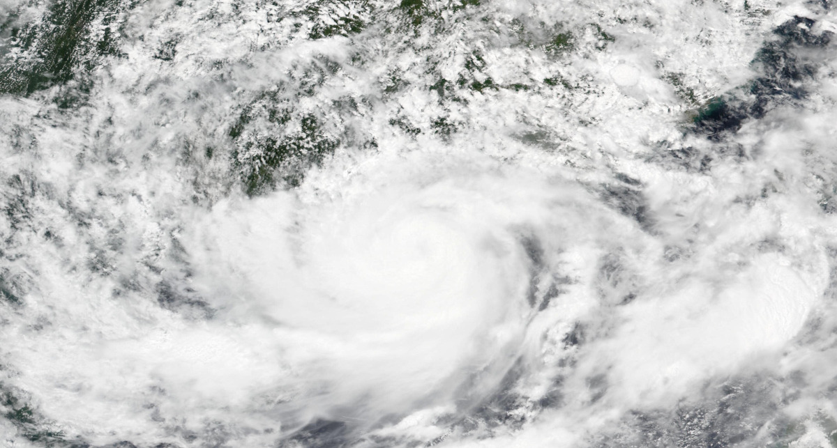 Typhoon Wipha reaches shore after battering Hong Kong