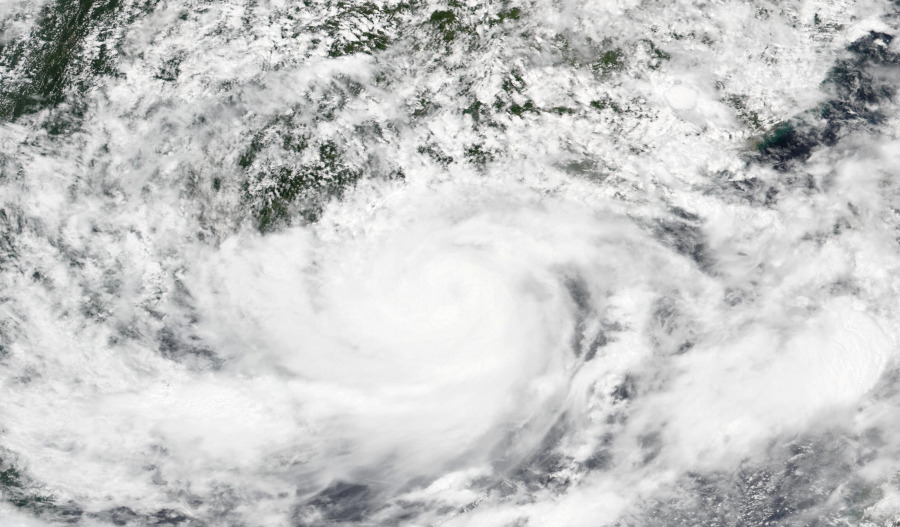 Typhoon Wipha reaches shore after battering Hong Kong