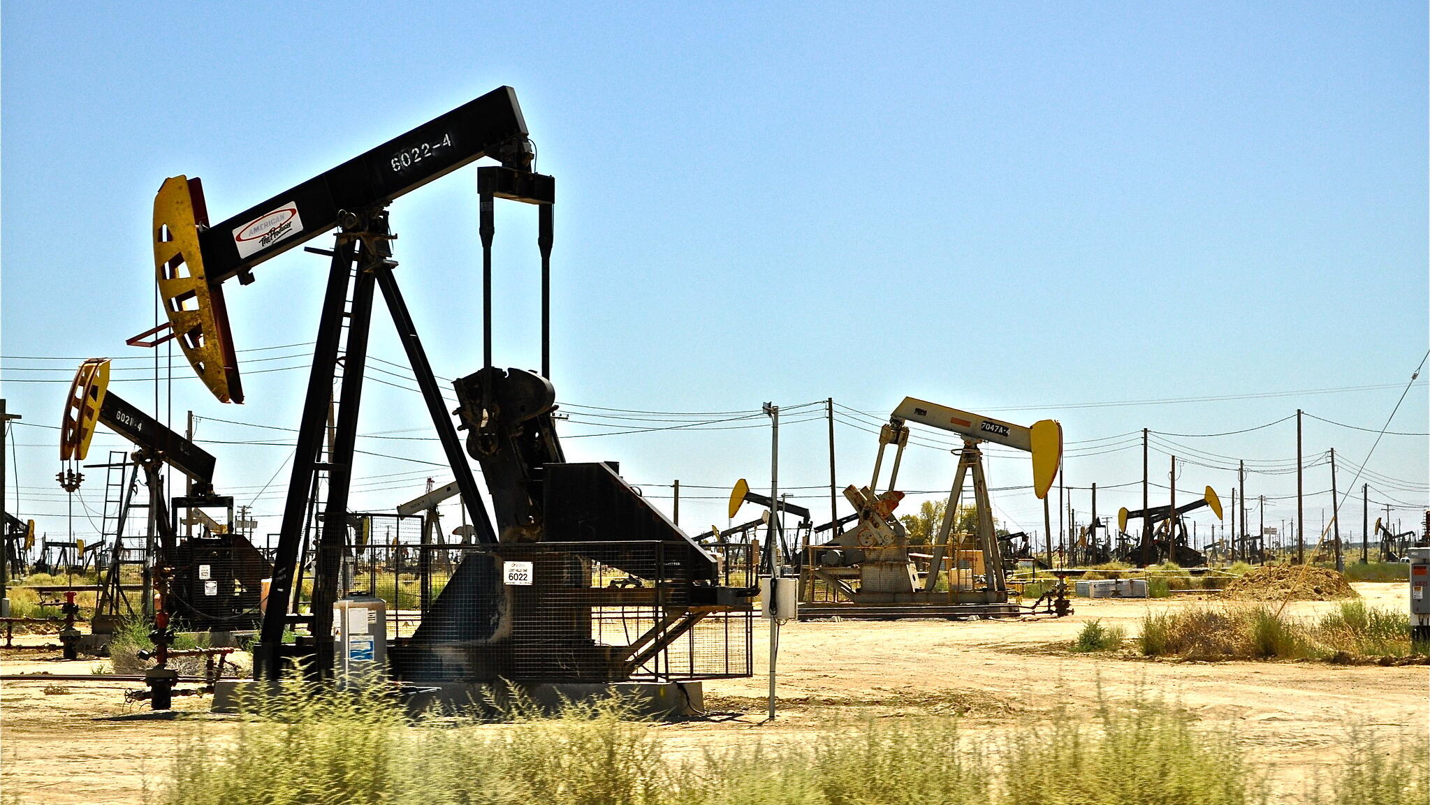 Oil up slightly; markets weigh Russian sanctions