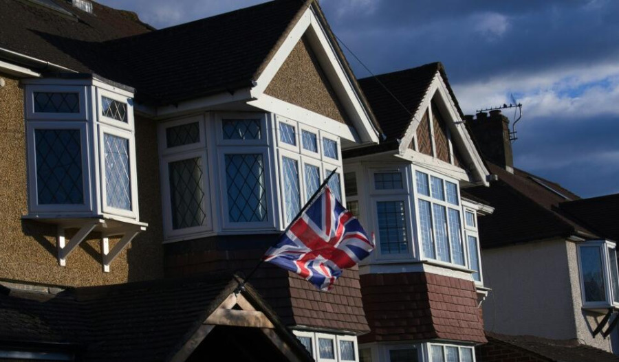 British home prices see largest tumble since 2002