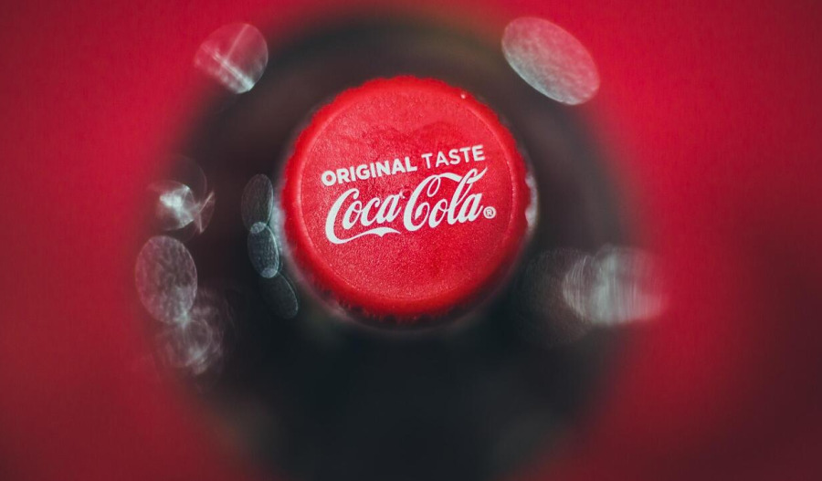 Coca-Cola to make Coke from US sugar; earnings surge