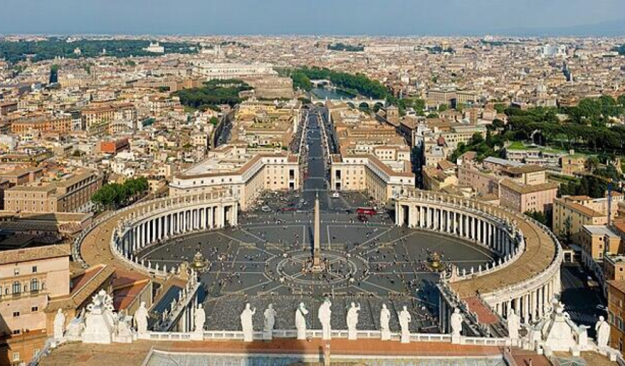 'So crowded': Tourists overwhelm travel hotspots