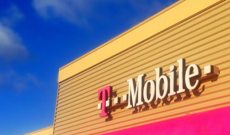 T-Mobile beats Q2 estimates, raises outlook