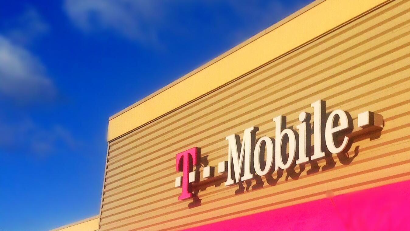 T-Mobile beats Q2 estimates, raises outlook