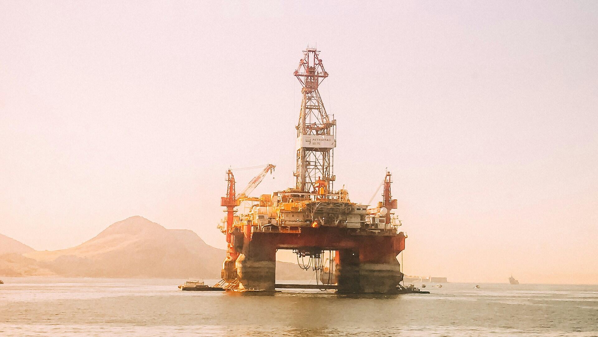 Oil climbs on US trade hopes, crude drawdown