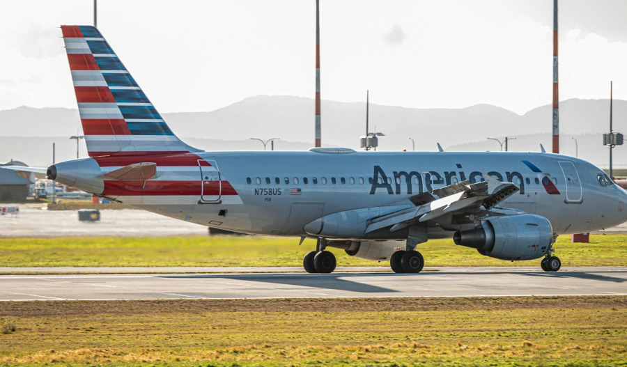 American Airlines beats estimates, issues low guidance