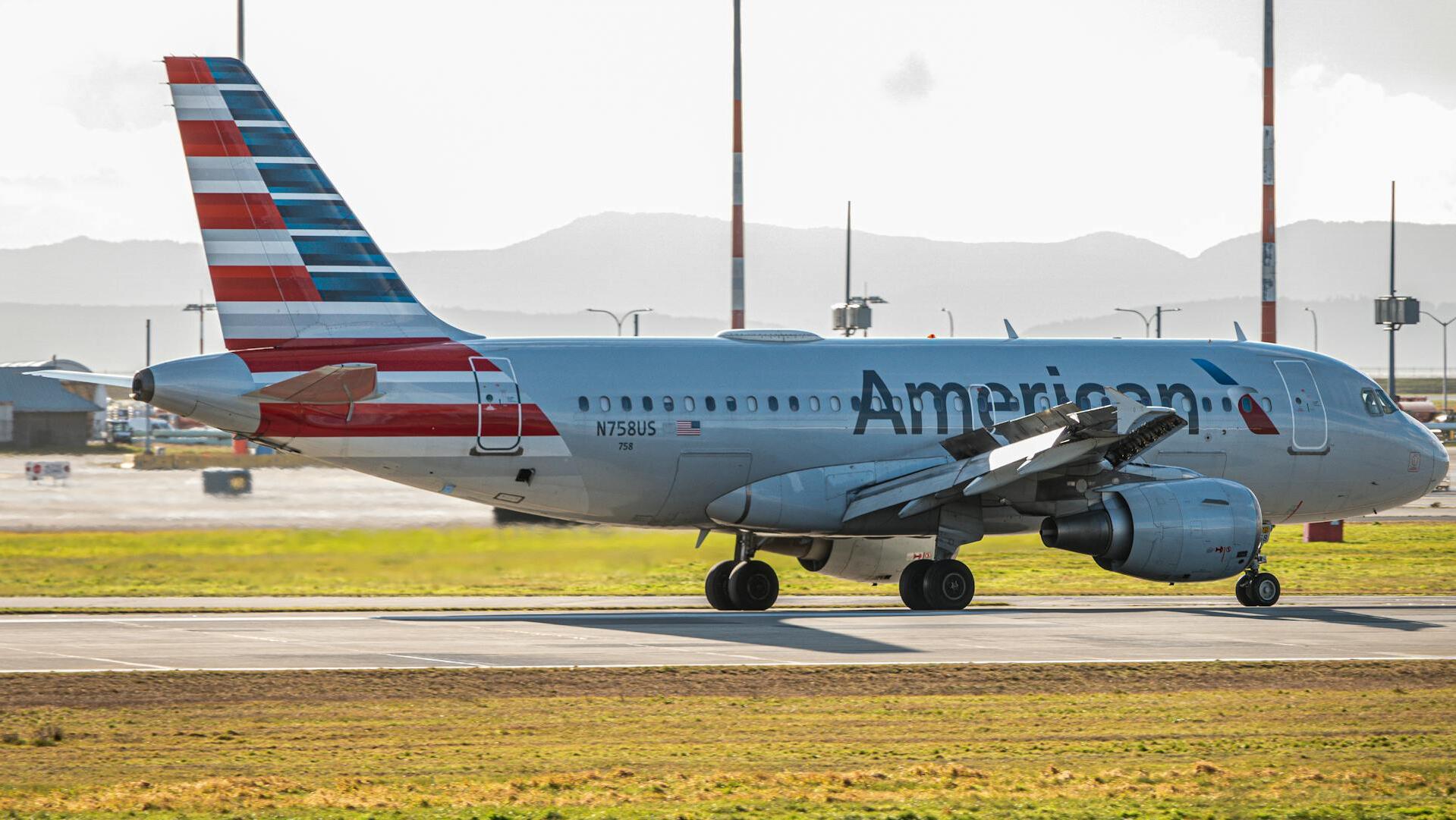 American Airlines beats estimates, issues low guidance