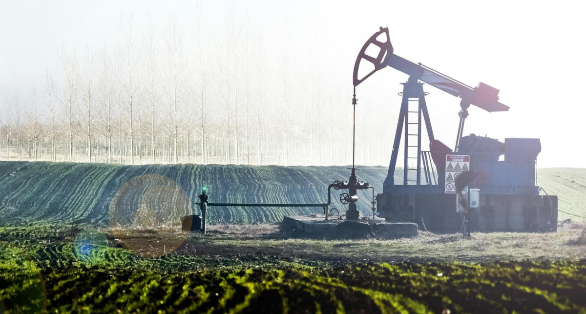 Oil rises on US-EU trade deal, hopes of China truce