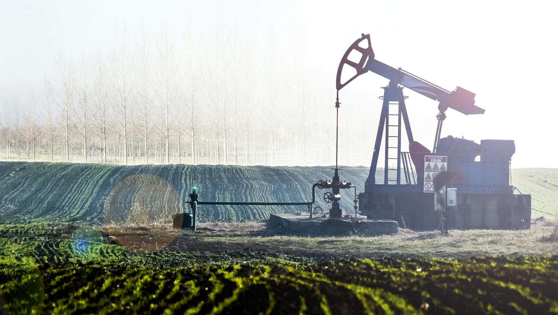 Oil rises on US-EU trade deal, hopes of China truce