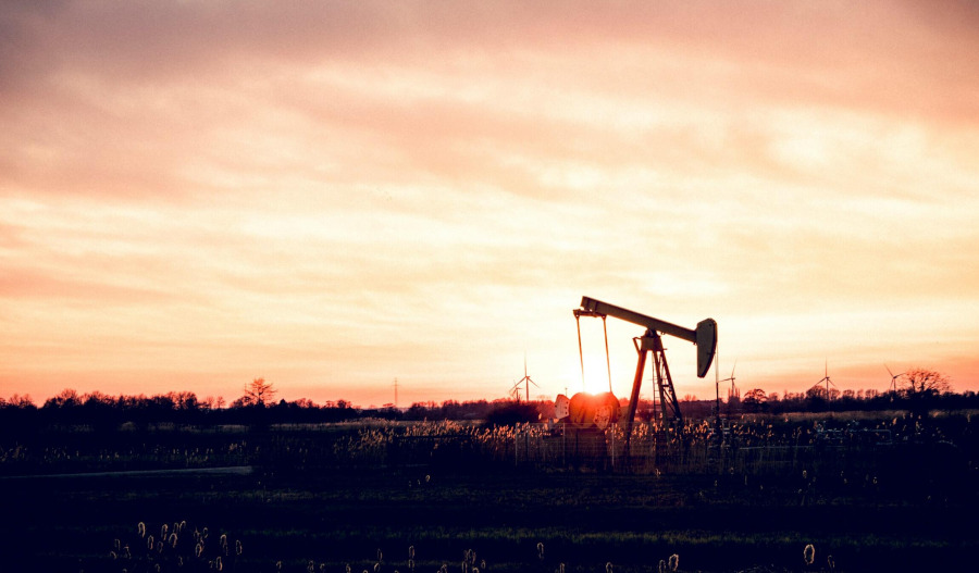 Oil slips as Fed rate decision moves into focus
