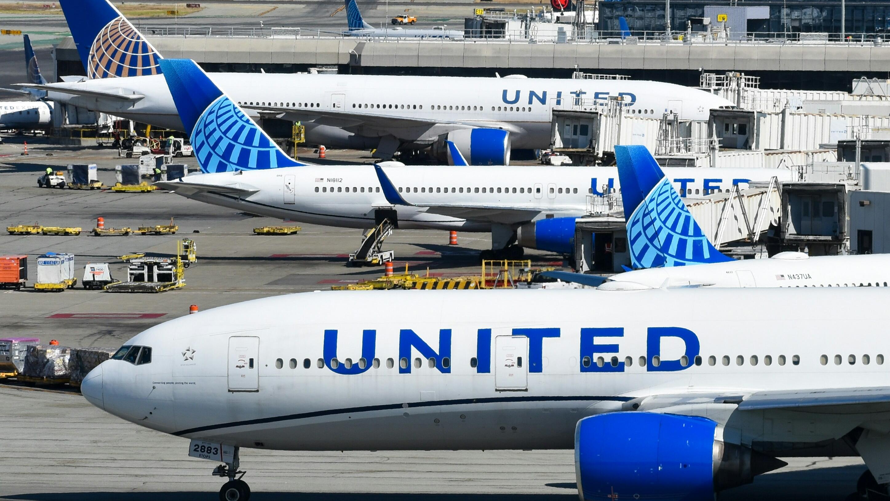 United Airlines flight attendants vote down contract