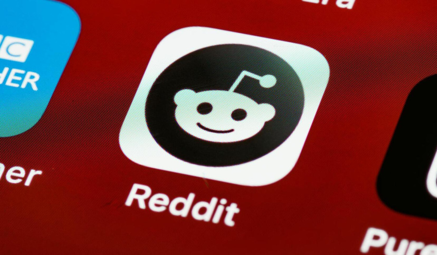 AI ad surge fuels Reddit's bullish revenue projection