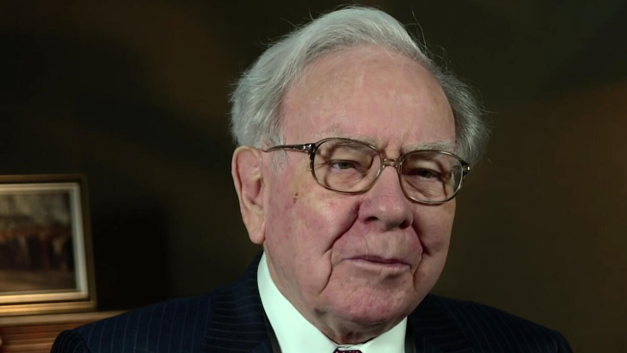 Berkshire profit dips as Buffett clears tables for Abel
