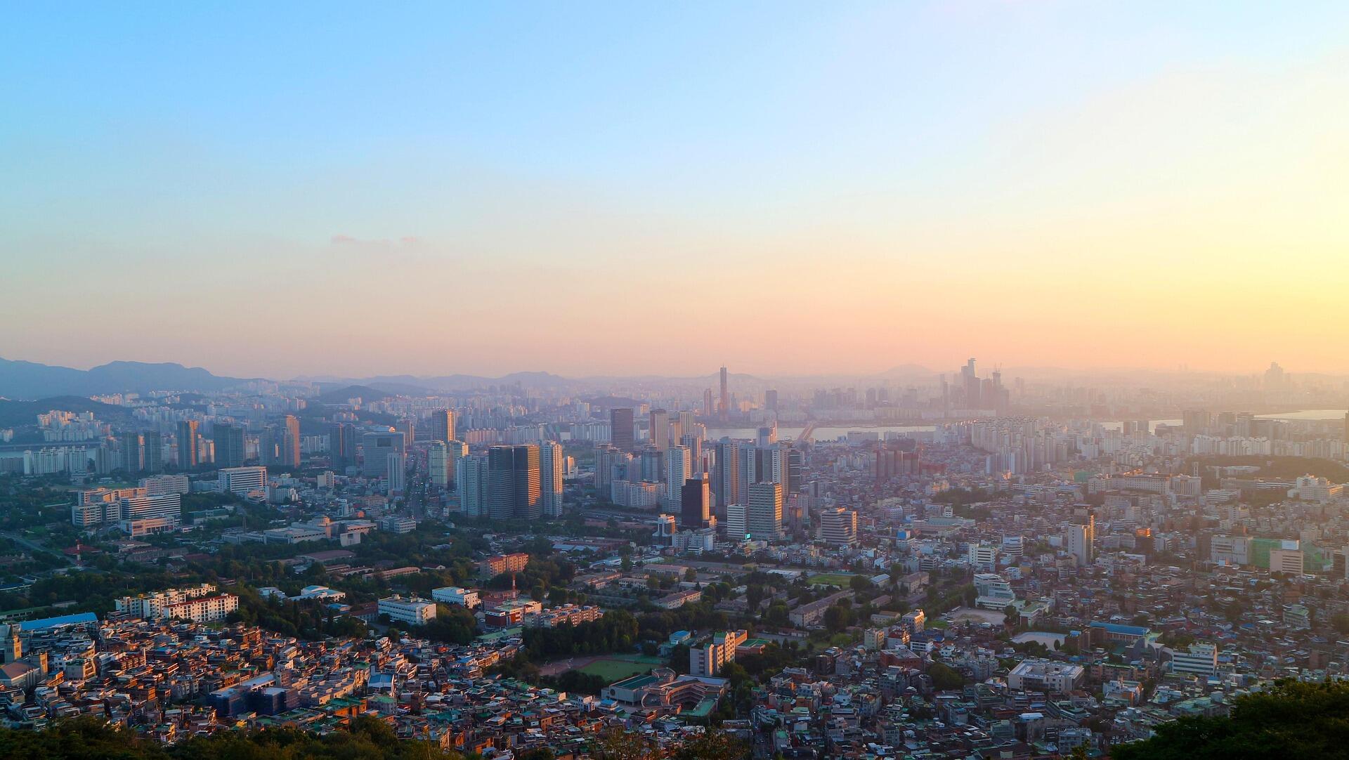 APAC starts mixed; markets weigh tariffs, Fed cut bets
