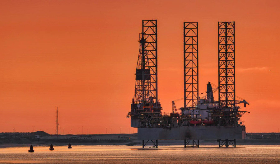 Oil ticks lower; set for steepest weekly drop since June