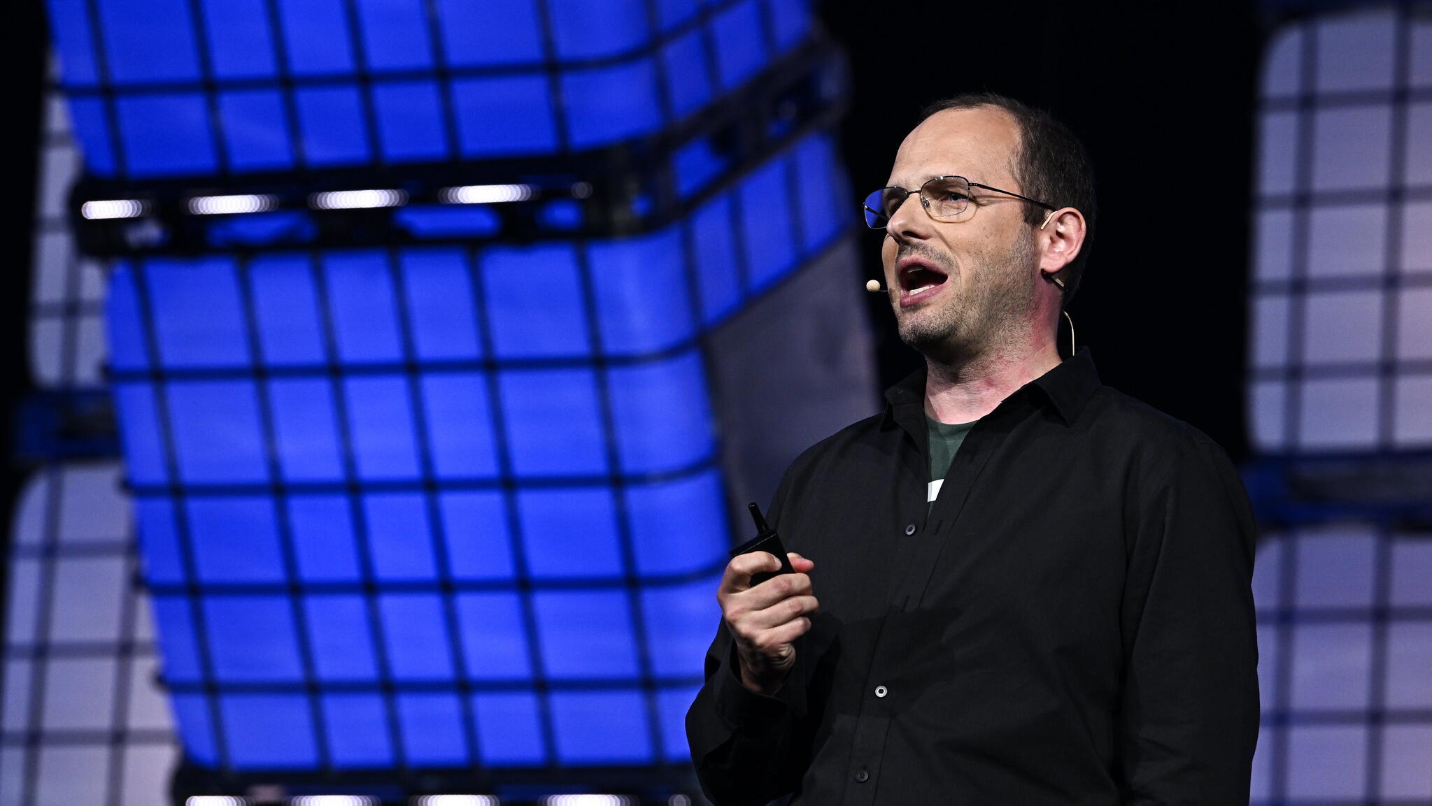 GitHub CEO exits, reporting shifts to Microsoft