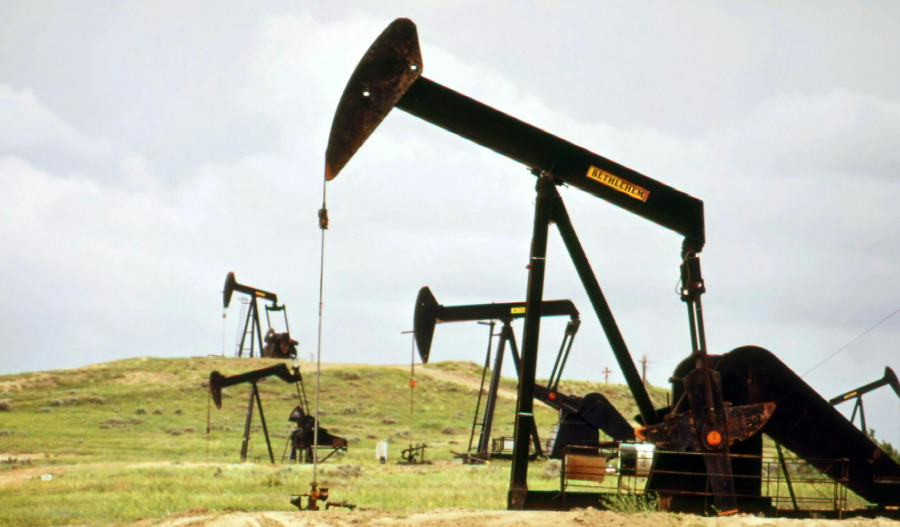 Oil prices gain on US-China tariff truce, Putin talks