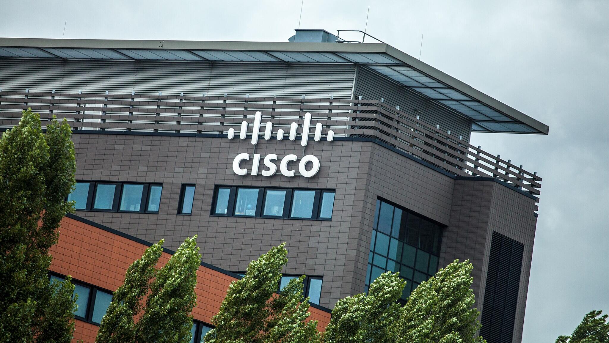 Cisco beats estimates with strong AI order growth