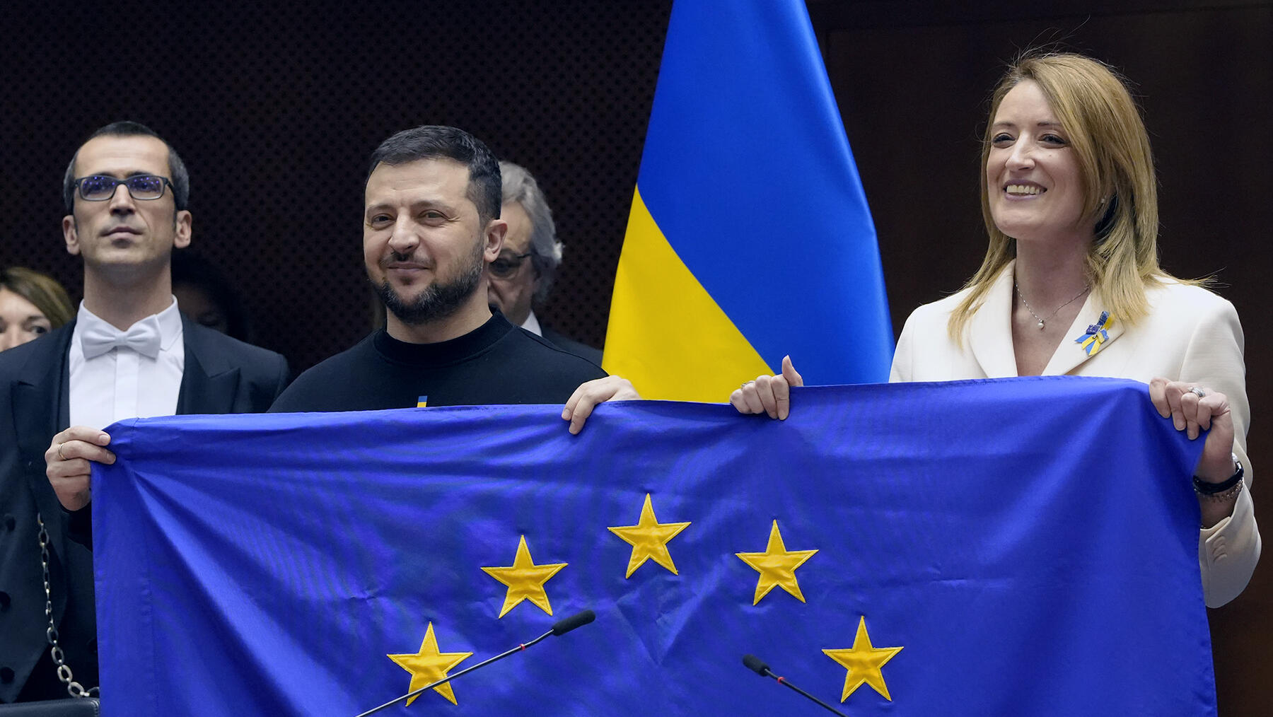 Europe rallies around Ukraine for make-or-break talks