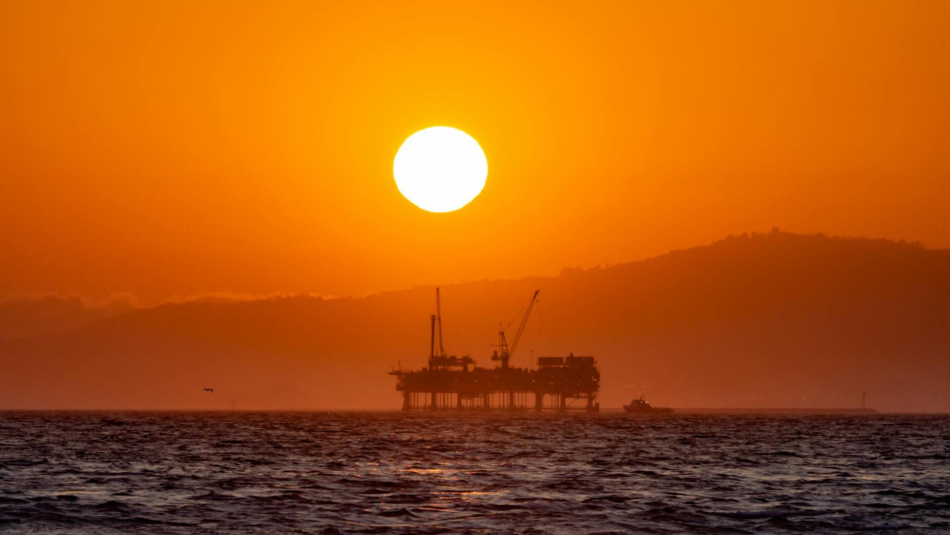 Oil dips amid rising Russia-Ukraine peace talk hopes